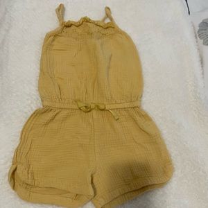 Girls xs(4/5) soft yellow romper
